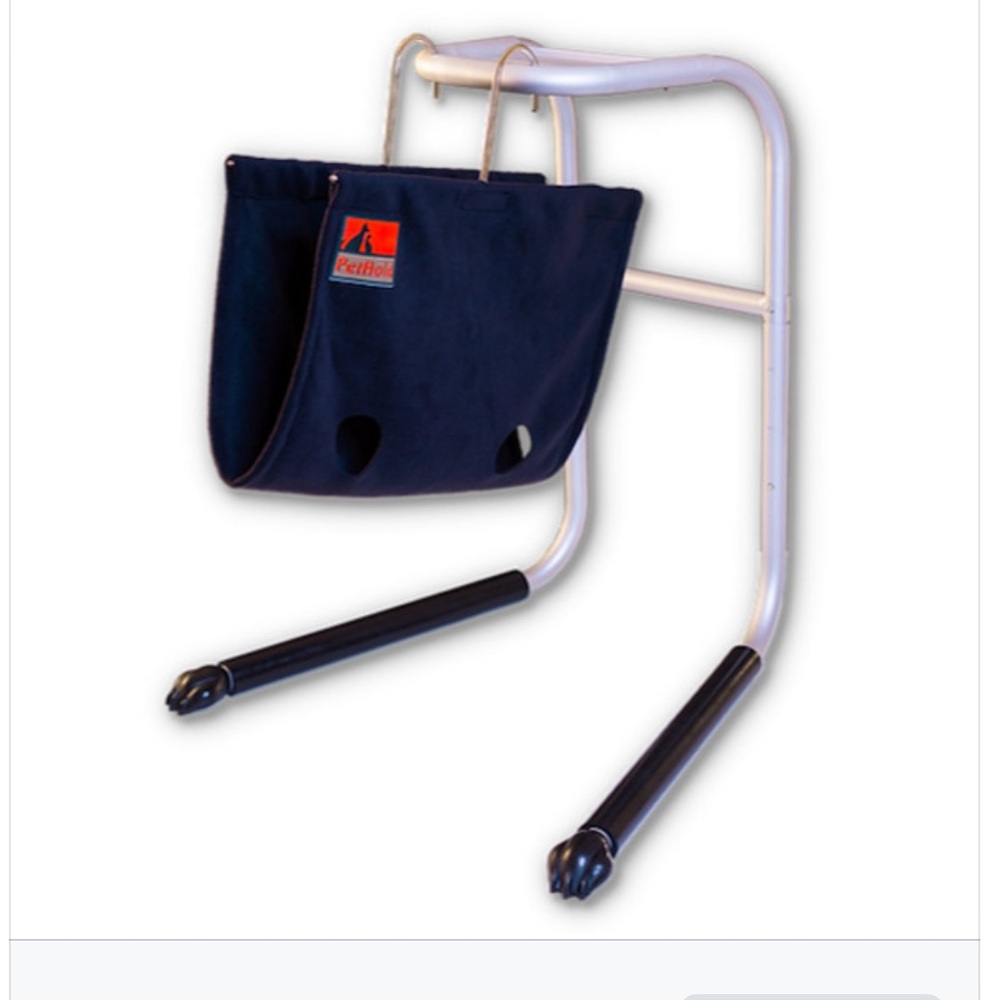 Hands free grooming stand ! Www.pethold.com